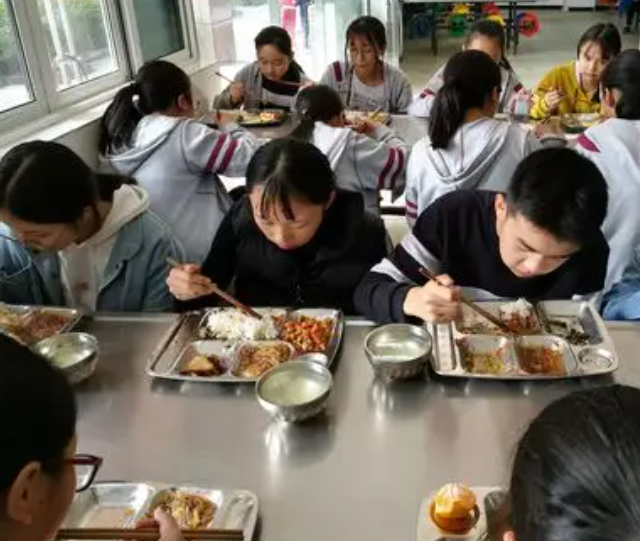 资金监管等环节织密制度笼子着力提高中小学营养改进计划办理水平 资金监管等环节织密制度笼子着力提高中小学营养改进计划办理水平